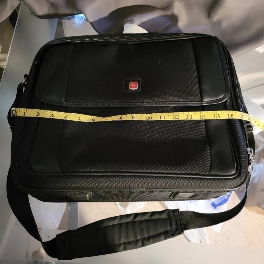 𝅺SWISSGEAR Laptop Bag - Great Condition